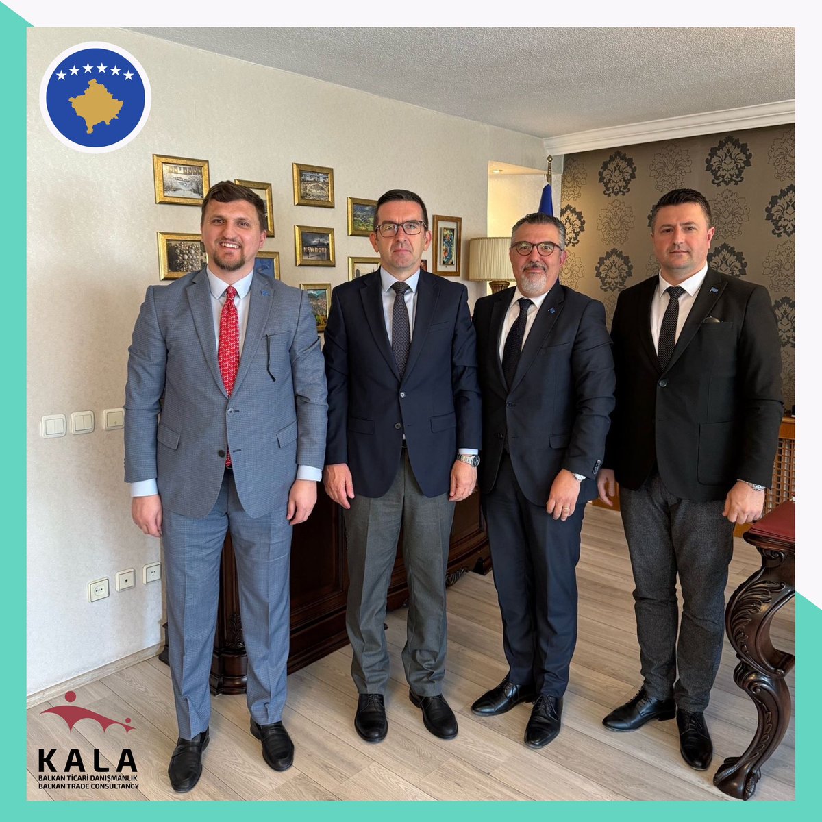 KALAFaridin's tweet photo. Kala Balkan ailesi olarak, Kosova Cumhuriyeti Ankara Büyükelçisi Sayın Agon Vrenezi ile verimli bir görüşme gerçekleştirdik.

Görüşmemizde, Türkiye ile Kosova arasındaki ticari ilişkilerin güçlendirilmesi, yatırım olanaklarının artırılması ve iş birliğine dayalı yeni projelerin geliştirilmesi konularında fikir alışverişinde bulunduk.

Kosova’nın ekonomik potansiyeline olan inancımızla, bölgesel kalkınmaya katkı sunacak projelerde aktif rol almaya devam edeceğiz.

Sayın Büyükelçimize nazik kabulleri ve samimi ilgileri için teşekkür ederiz.

𝗞𝗮𝗹𝗮 𝗕𝗮𝗹𝗸𝗮𝗻 | 𝗧𝘂̈𝗿𝗸𝗶𝘆𝗲 - 𝗕𝗮𝗹𝗸𝗮𝗻𝗹𝗮𝗿 𝗔𝗿𝗮𝘀ı 𝗚𝘂̈𝘃𝗲𝗻𝗶𝗹𝗶𝗿 𝗧𝗶𝗰𝗮𝗿𝗲𝘁 𝗞𝗼̈𝗽𝗿𝘂̈𝘀𝘂̈