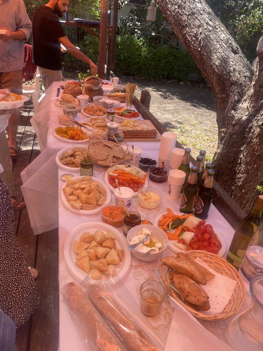 NakdimonNeta's tweet photo. האם אני הבת זוג הכי טובה בעולם
ברור שכן https://t.co/9gwRjHPA9y