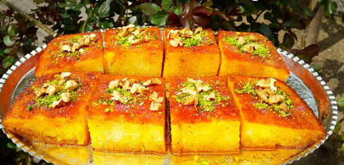 یک لیوان آرد، یک ق چ بیکینگ پودر، نصف ق چ جوش شیرین، چند ق غ ماست رو مخلوط کنید.
سه تا تخم مرغ افزوده هم بزنید.
تو تابه روغن ریخته خمیر رو توش ریخته سرخ کنید.
خاگینه رو برگردونید طرف دیگش هم سرخ بشه.
به قطعات دلخواه برش بدید.
آب، شکر، دوشاب قوام اومده رو روش بریزید.
#خاگینه
#غذا
