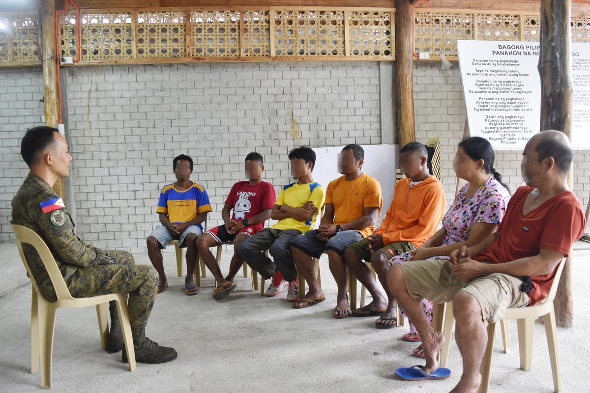 MatatagTwenty9's tweet photo. Seven (7) Communist NPA Terrorists Surrender to Government in AgNor

Link here: https://t.co/YUQFgoNSV4 https://t.co/ZHyJX00msr