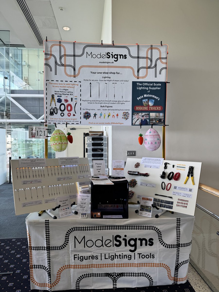 ModelSigns tweet picture