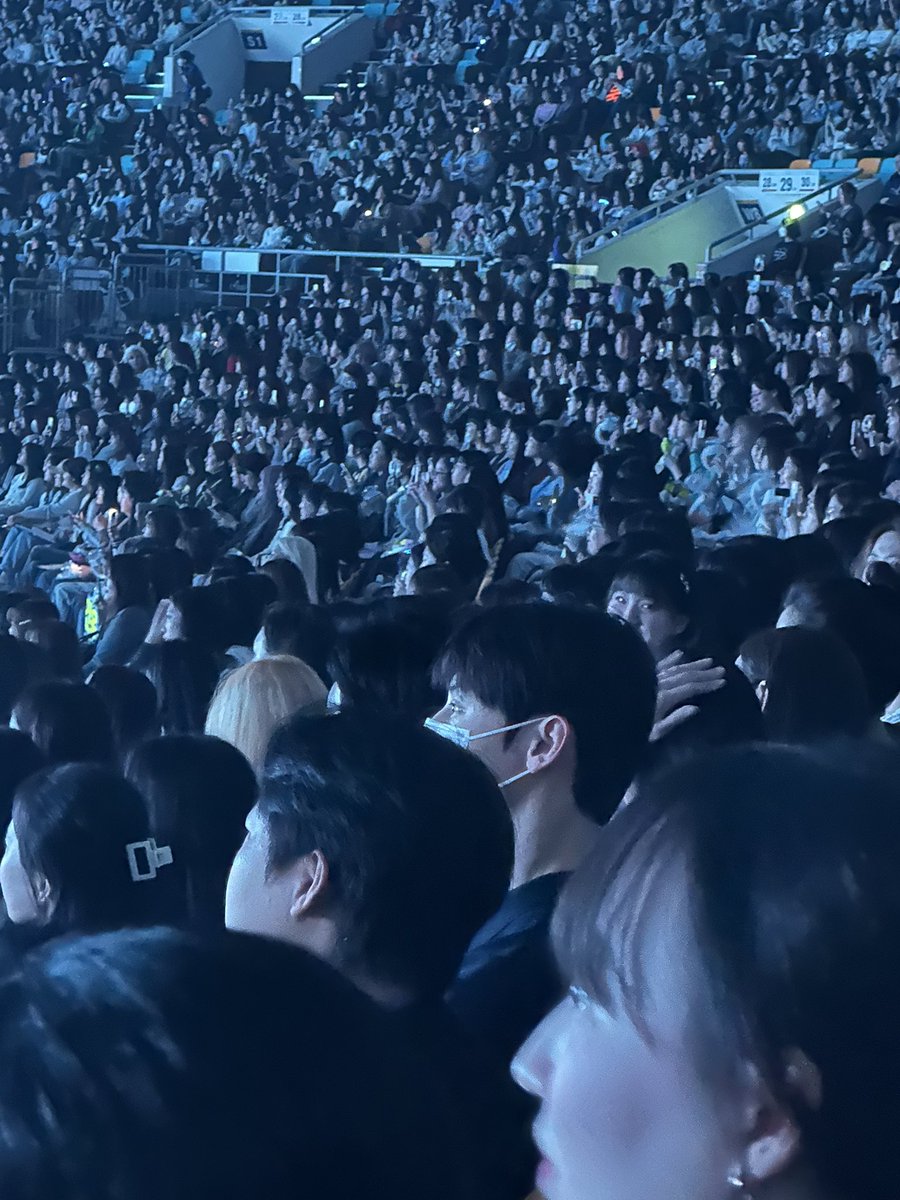 peachjellypies's tweet photo. GUYS IM AT ZB1’S CON AND MINHYUN IS SITTING ACROSS ME WTF https://t.co/maL3TJ3urx
