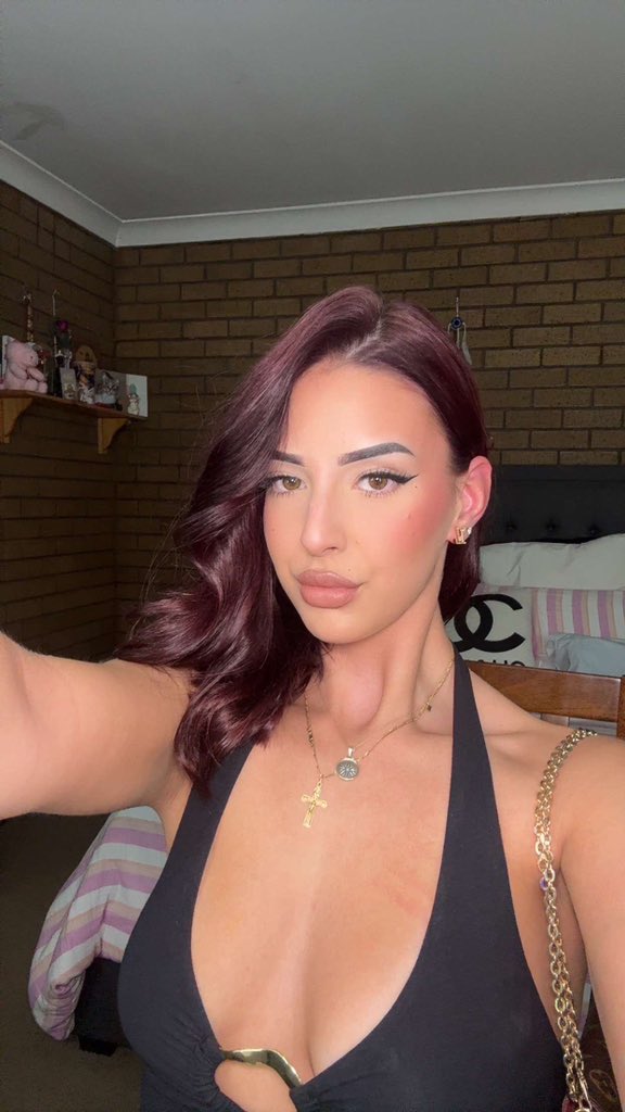 Queen Holly tweet media