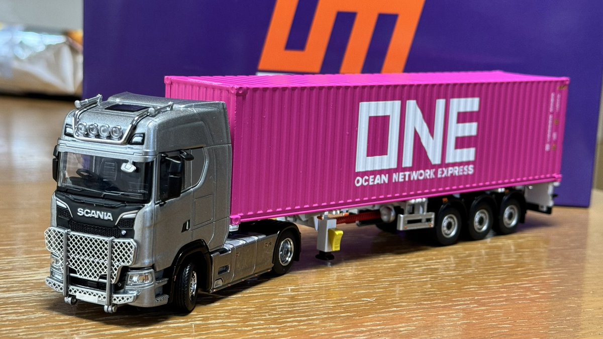 ユニークモデルの1/64スカニア730Sコンテナトレーラーが届きました