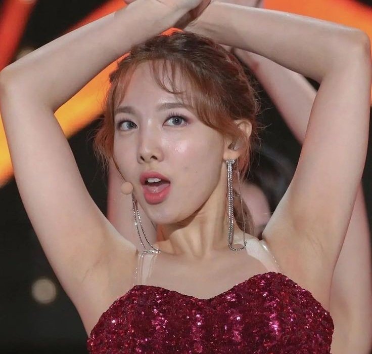 _twicearmpit's tweet photo. Nayeon #twice #twicearmpit #nayeonarmpit https://t.co/P6G3Gtu5e4