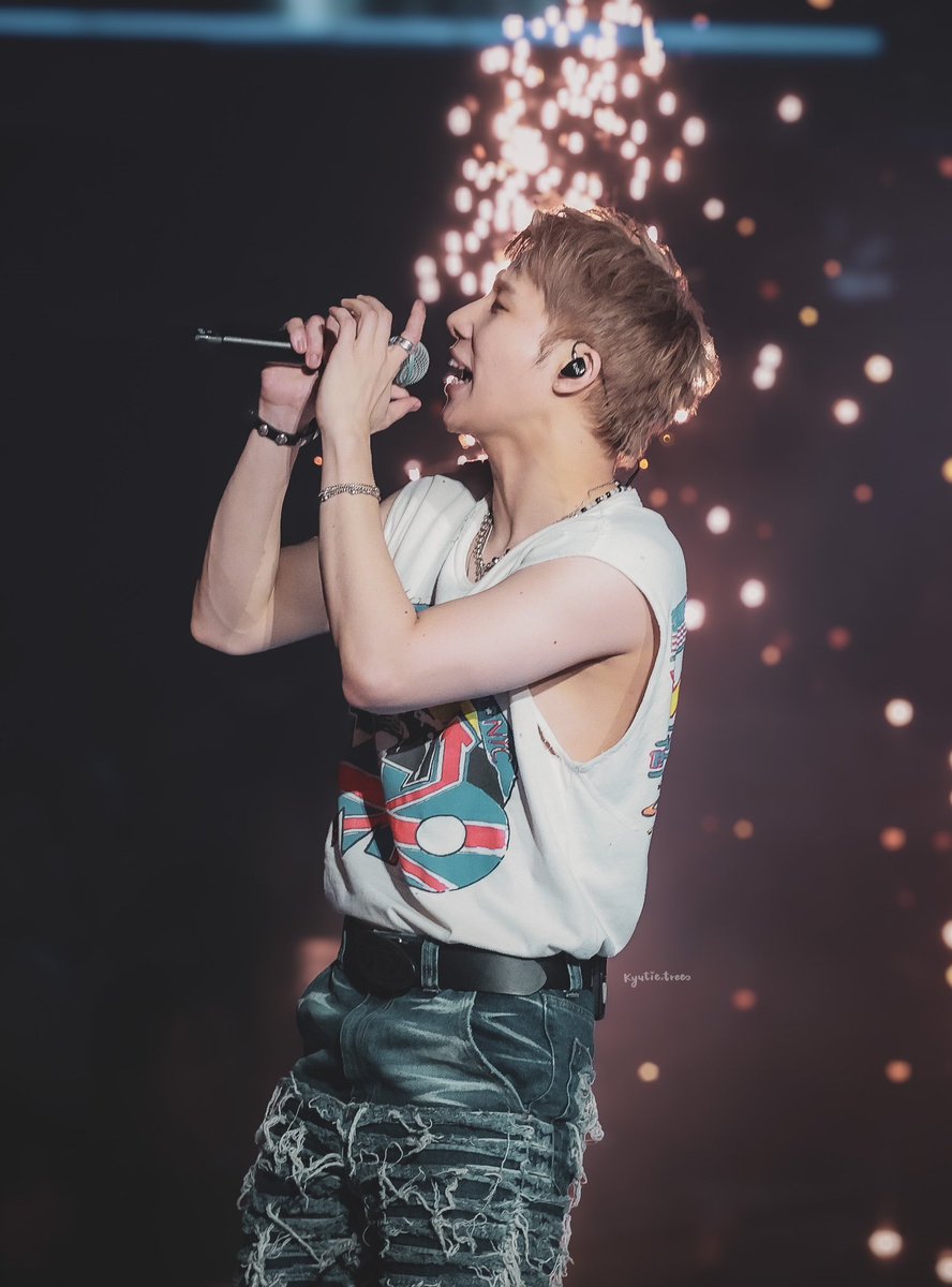 KyutieTree's tweet photo. 250413 성규 
@ INFINITE 15 ANNIVERSARY CONCERT [Encore]

불꽃🎇

 #인피니트 #김성규 https://t.co/HAte3MOHrn