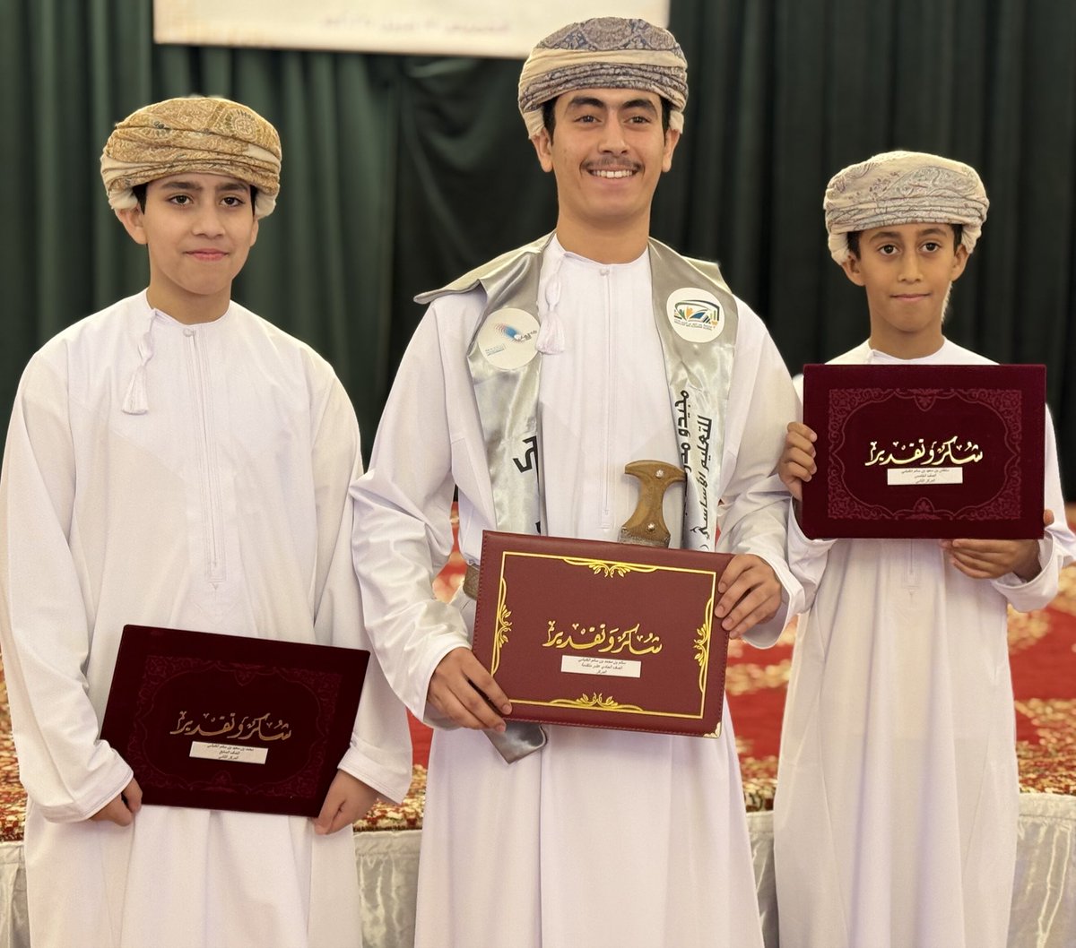 EduGovDhr7221's tweet photo. وصاحبت الحفل مجموعة من الفقرات؛ فبعد التلاوة العطرة التي اطمأنّت بها مسامعنا، قدمت جماعة الموسيقى أنشودة ترحيبية بالحضور الكريم. تلتها كلمة إدارة المدرسة بمناسبة هذا اليوم، قدمها مدير المدرسة أ. حمود الكلباني. https://t.co/PqnGLl3YlK