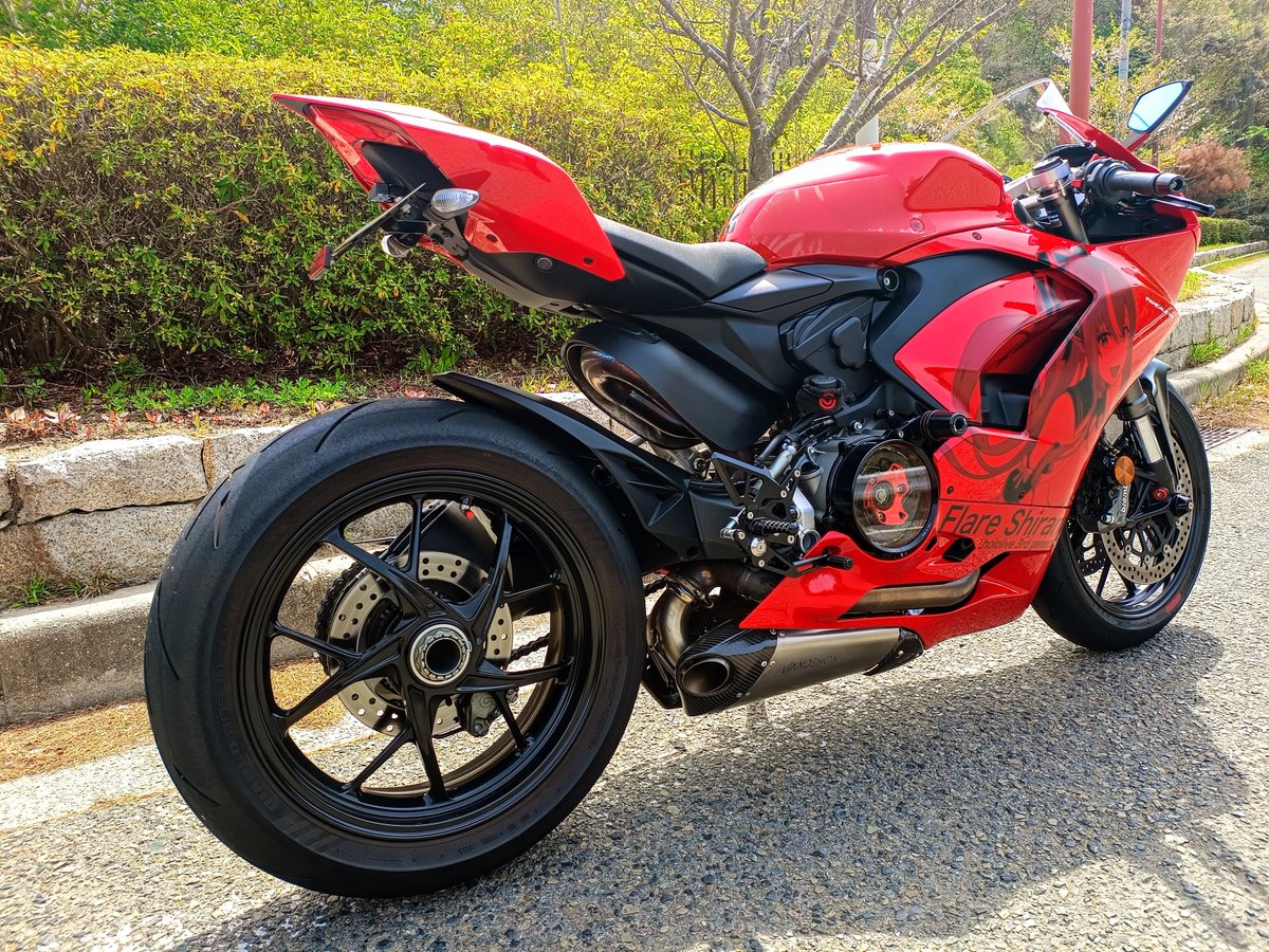 yottyaka3116T's tweet image. Panigale V2 × 不知火フレア

イラスト:ごれ様
施工:リアルグラフィック様

#hololive
#不知火フレア
#DUCATI
#VANDEMON
#rizoma
#AELLA
#dbrace
#motocrazy