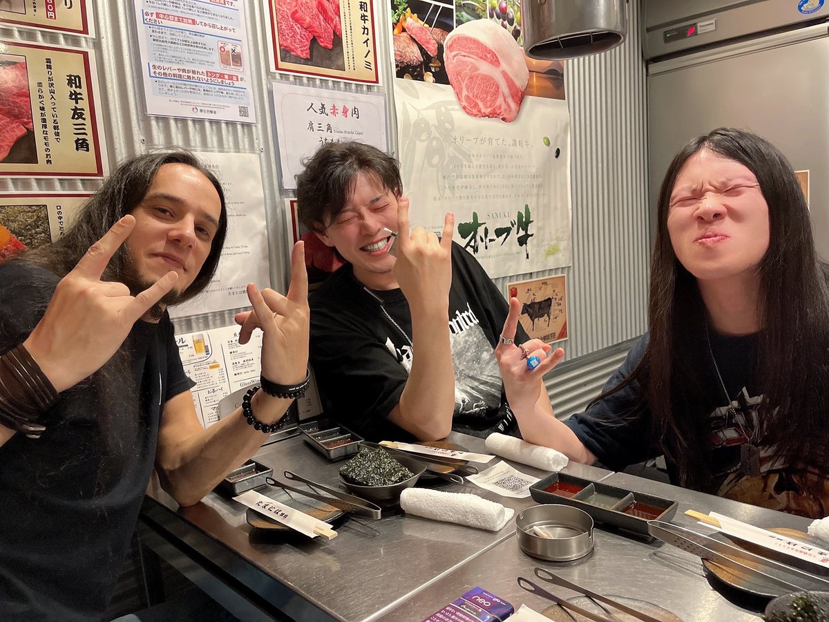 今日の先生はわいら！🥩🍻
二人ともお疲れ様！

ビリーさんもおるで🤘🔥