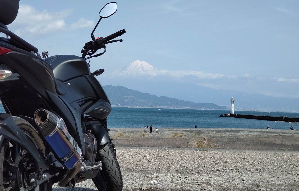 1second_before's tweet photo. #バイク乗りとして軽く自己紹介

名前：1秒前
🏍³₃：GIXXER250
🚗³₃：BRZ(ZD8)
好き：青い空と白い雲🟦︎︎
嫌い：濡れた路面と凍結路❄️
ペース：のんびり ゆったり ひたすら走る
(すり抜けしない派)

一言…
速さやカッコ良さより上手くなりたい

ヤエー歓迎✨🤗✨

 #バイク乗りと繋がりたい https://t.co/TXcRwJHJkk