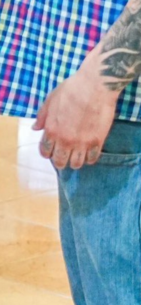 irrelevantbells's tweet photo. Zoomed in picture from @nayibbukele’s twitter of #KilmarAbregoGarcia hand. STOP insulting the American people’s intelligence. We know you and your lawyers are wrong. And your photoshop skills are GARBAGE. https://t.co/LhzoedKtMu