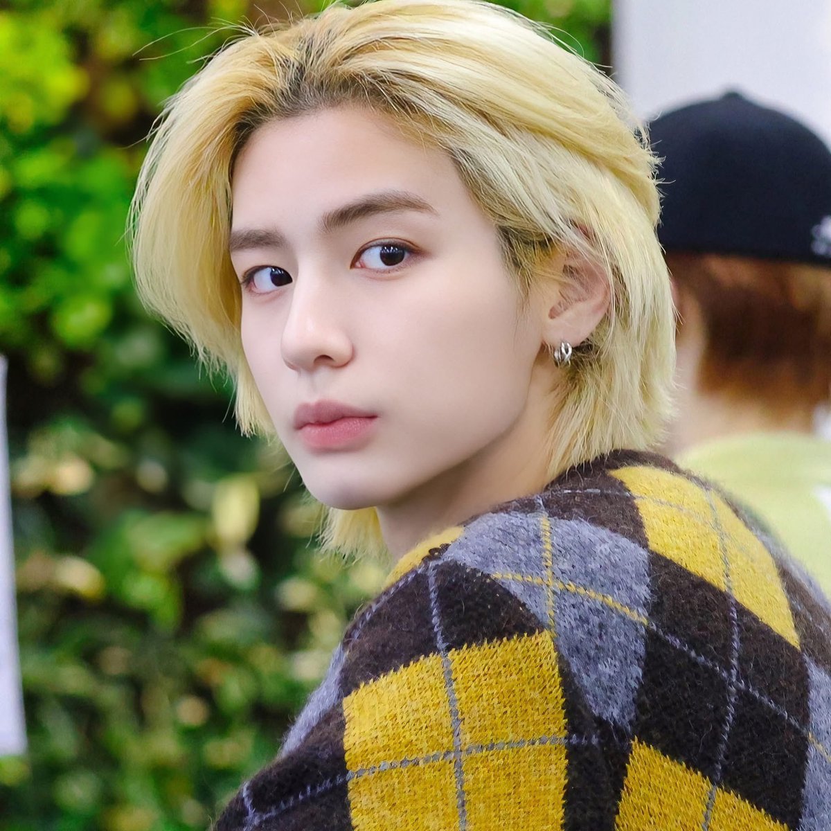taesanrioz's tweet photo. hes so beautiful omfg https://t.co/hNG8UhSbcZ