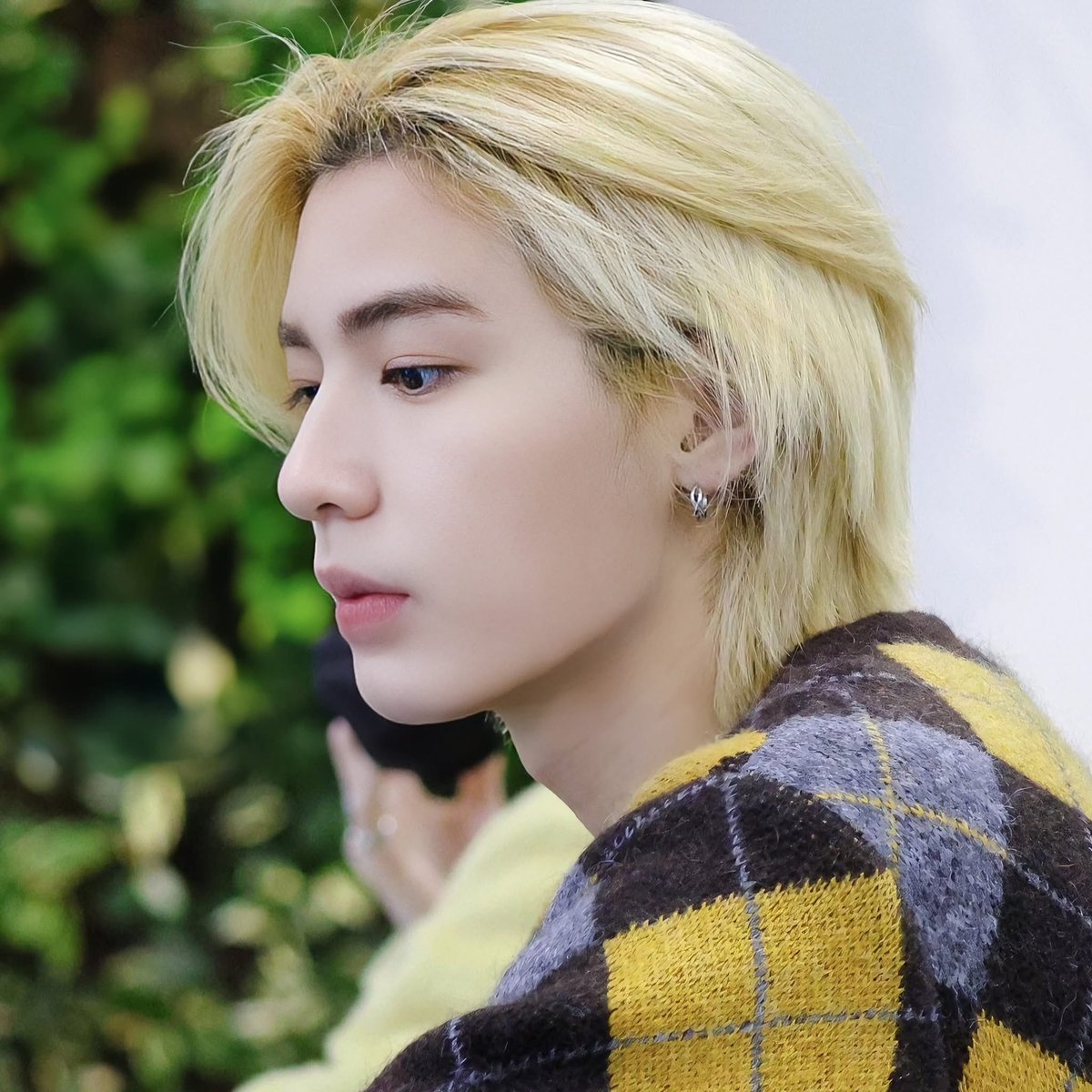 taesanrioz's tweet photo. hes so beautiful omfg https://t.co/hNG8UhSbcZ