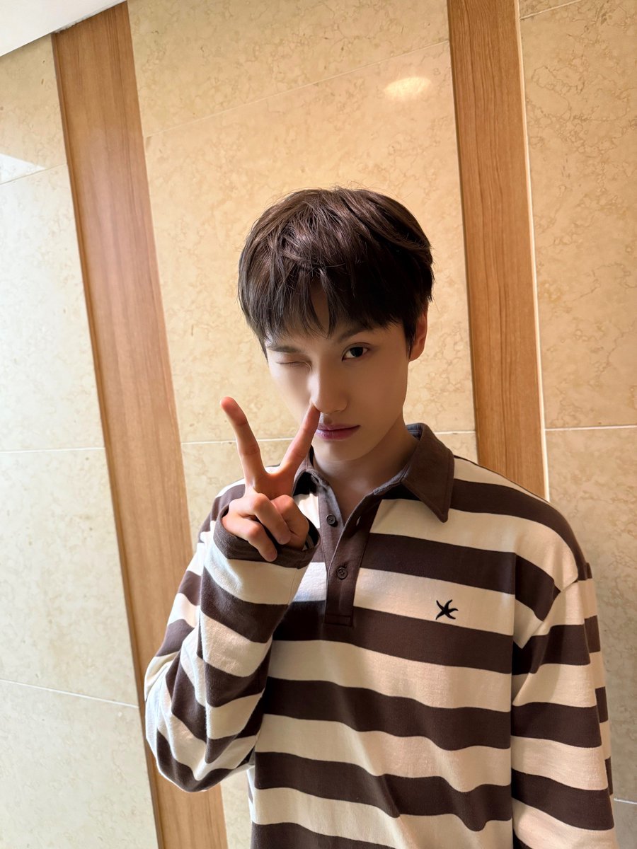 TIOT_NOW's tweet photo. [#준현]
FLEX LINE 첫 팬사인회 완료부릉🏎️

#금준현 #KUMJUNHYEON
#TIOT #티아이오티 https://t.co/dCr7XUodGA