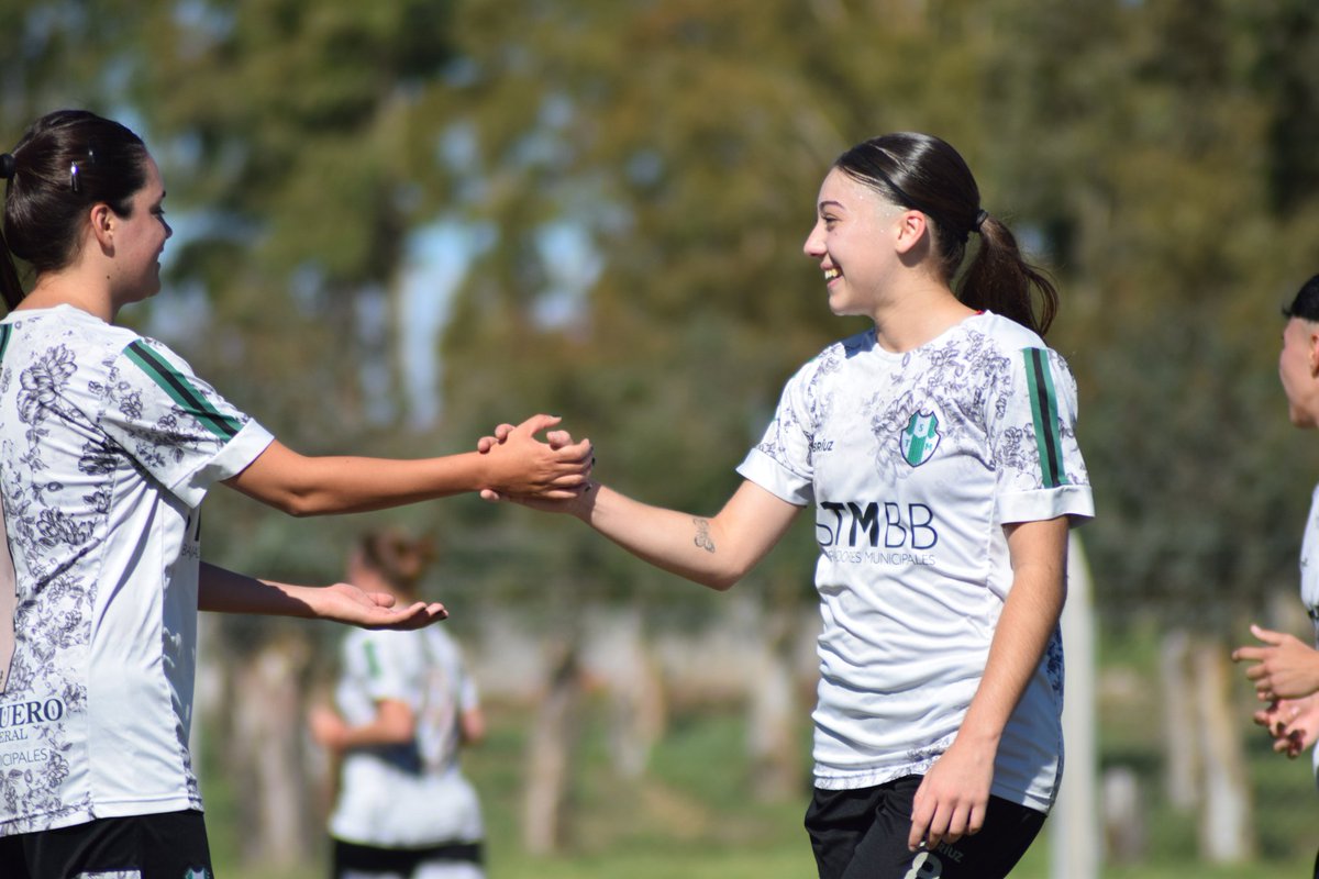 futbolfemstmbb's tweet photo. #Femenino ⚽️ | ¡Municipales y Villa Mitre, finalistas del torneo preparación! 🥳

🔛 Por la Fecha 3️⃣ del Torneo Preparación que organiza el STMBB, las conducidas por Pablo Landeiro superaron 12 a 0 a Estrella de Oro, cosecharon su tercer éxito... https://t.co/VAp7DEJq1v