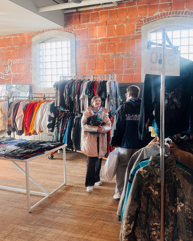 There's no better way to bond than over vintage treasures! Catch up with friends and KC Vintage Flea today at Parlor from 11am-4pm.

#ParlorVibes #DrinkKC #KCnightlife #CrossroadsKC