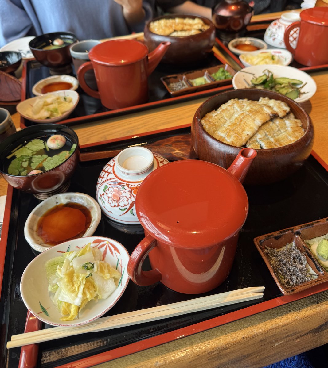 今日は久々に親友達とランチ会♫
お茶の人とシャンパンの人…私は後者で楽しみました✨
八重洲ミッドタウンのうな富士というお店に白焼のひつまぶしがあってお気に入り♫

#FX #EA運用 #投資記録 #ひよりの挑戦 #スマトレ #貯金術 #ノマドワーカー