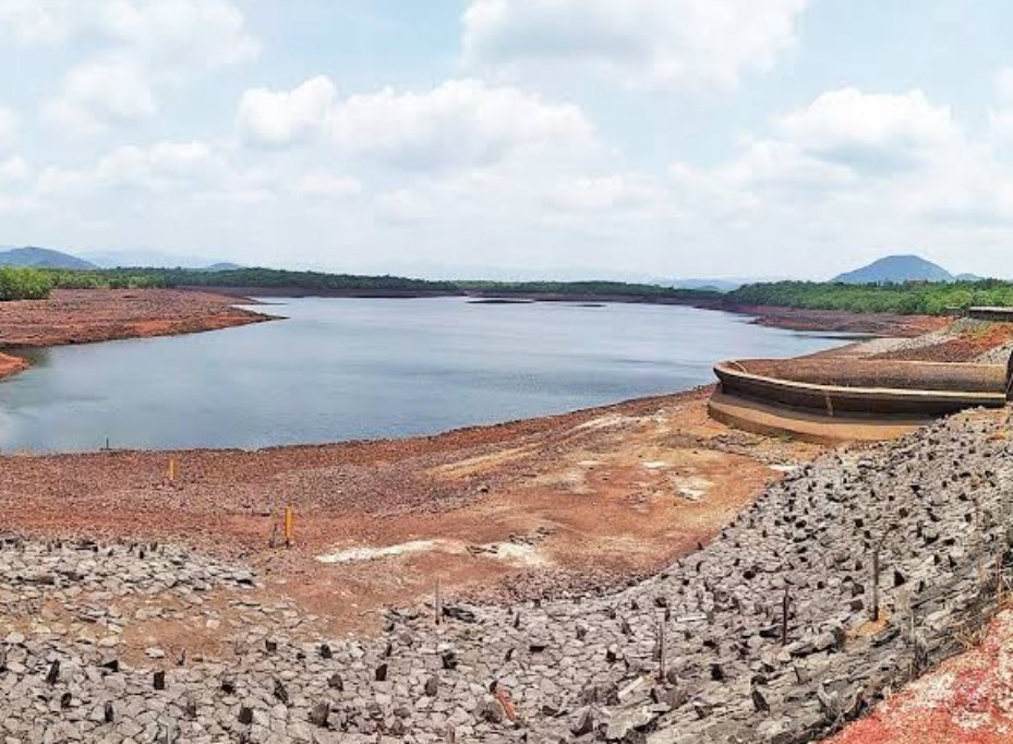 Viresh_Borkar's tweet photo. 🚨Goa water alert! 
Goa's Reservoirs dipping below 40% amid uncontrolled construction and approval to Mega Projects. Goans must take note as potential water shortages looms due to current policies of the BJP Govt. 
#Goa #WaterCrisis #mhadei https://t.co/mCwa0cjI5a