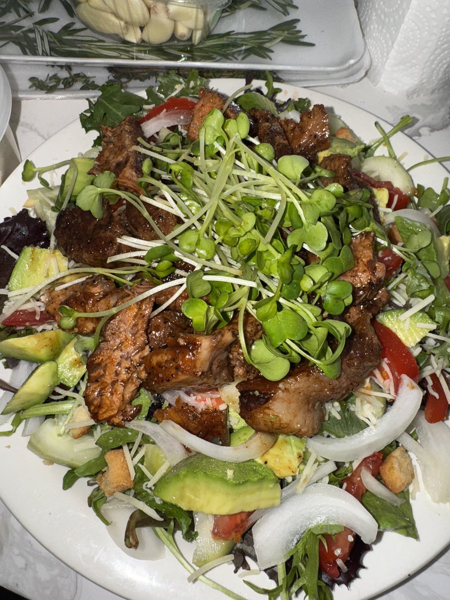 Prettynb_bri's tweet photo. Steak salads >>>>>> https://t.co/y76IP5UbD4