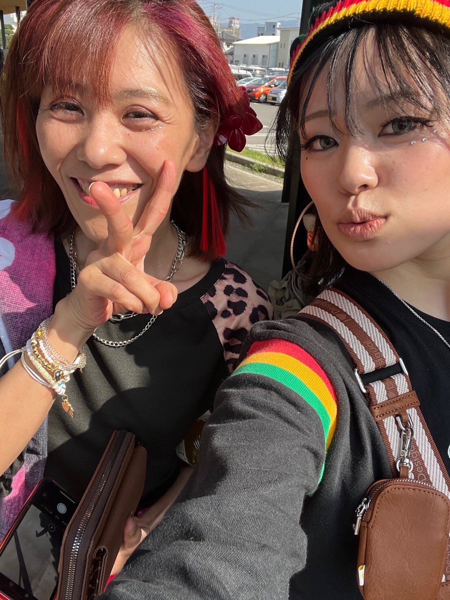 JM14yk's tweet photo. 風乃進撃
in香川
最高に熱いLIVEでしたー✨
しょっ君の歌声にしびれまくり
でした😍
お久しぶりのみんなもそれぞれ
色々あったみたいやけど
変わらず優しさ満載だぁ~💚

ありがとう😊

#湘南乃風
#風一族
＃風乃進撃 https://t.co/mupjiYF5Dd