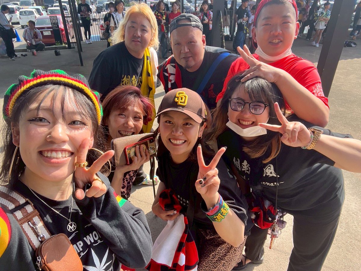 JM14yk's tweet photo. 風乃進撃
in香川
最高に熱いLIVEでしたー✨
しょっ君の歌声にしびれまくり
でした😍
お久しぶりのみんなもそれぞれ
色々あったみたいやけど
変わらず優しさ満載だぁ~💚

ありがとう😊

#湘南乃風
#風一族
＃風乃進撃 https://t.co/mupjiYF5Dd