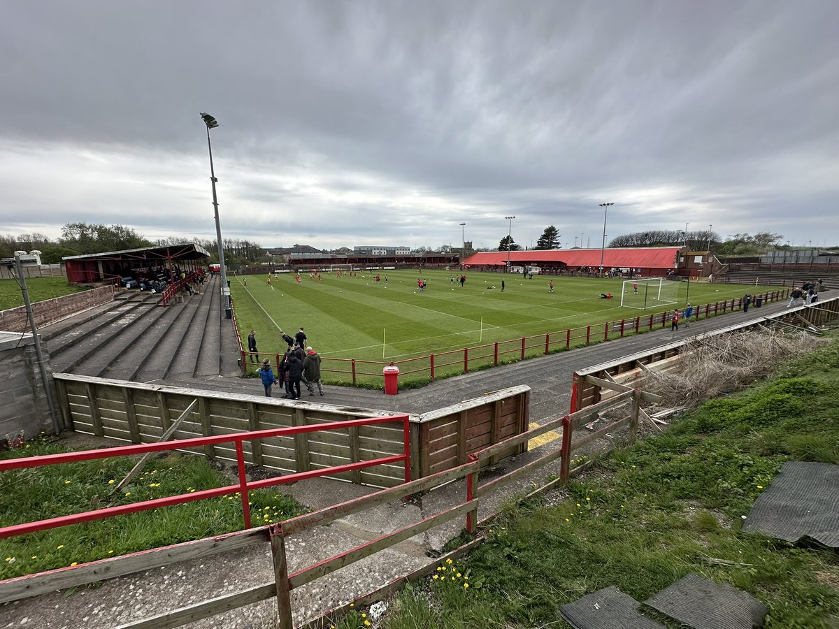 FantasticMrOx's tweet image. Game #4 of #FMOFootballTravels Easter - a long trip to Cumbria for some @NorthernPremLge action: Workington AFC v. Prescot Cables!

A former Football League ground being sadly knocked down at end of the season.

#GroundHopping #NonLeague 
@WorkingtonAFC @PrescotCablesFC