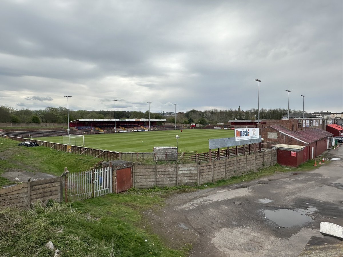 FantasticMrOx's tweet image. Game #4 of #FMOFootballTravels Easter - a long trip to Cumbria for some @NorthernPremLge action: Workington AFC v. Prescot Cables!

A former Football League ground being sadly knocked down at end of the season.

#GroundHopping #NonLeague 
@WorkingtonAFC @PrescotCablesFC