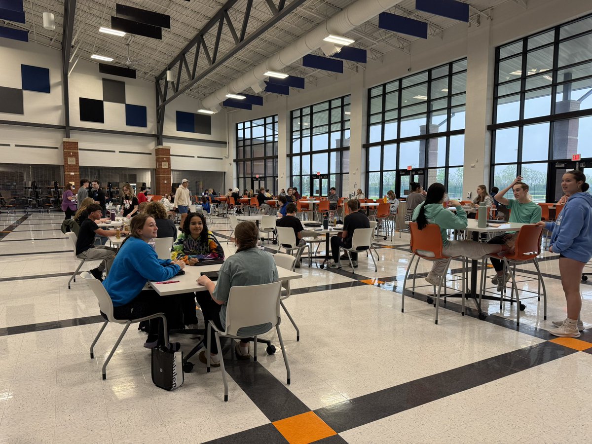Dr_Shelmire's tweet photo. Lots of Grizzlies pouring in this morning to take AP practice exams! So proud of these kids!!! ๐งก๐ Thank you to our AP teachers for spending their Saturday morning proctoring, as well. #WSDLearns https://t.co/T70MXTwKuK
