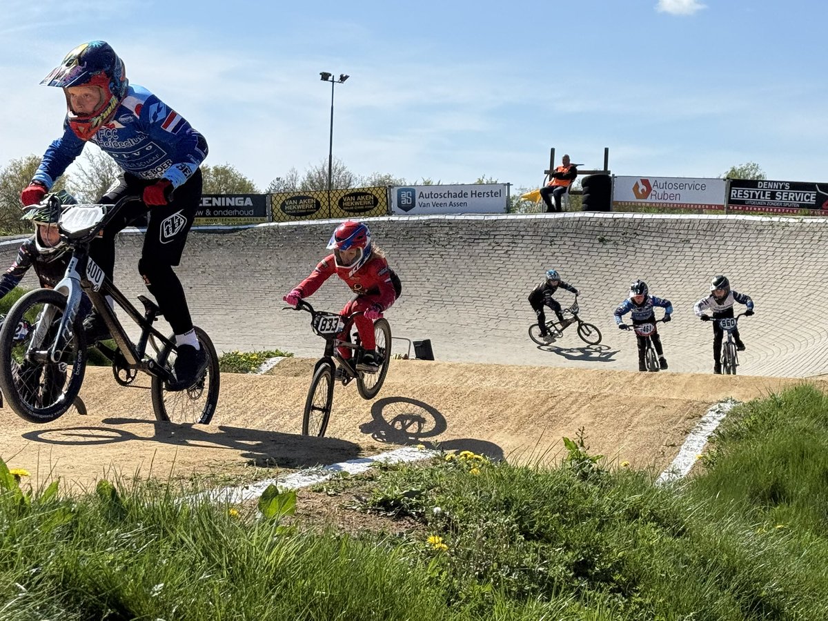 prsmiley69's tweet photo. Ondanks de pijn in z’n voet wilde hij fietsen. In de manches 1-1-1-1. In de A finale slecht weg, Nog bijna 2e, maar nét als 3e over streep #jipsmit #833 https://t.co/yeRiwv9tQD