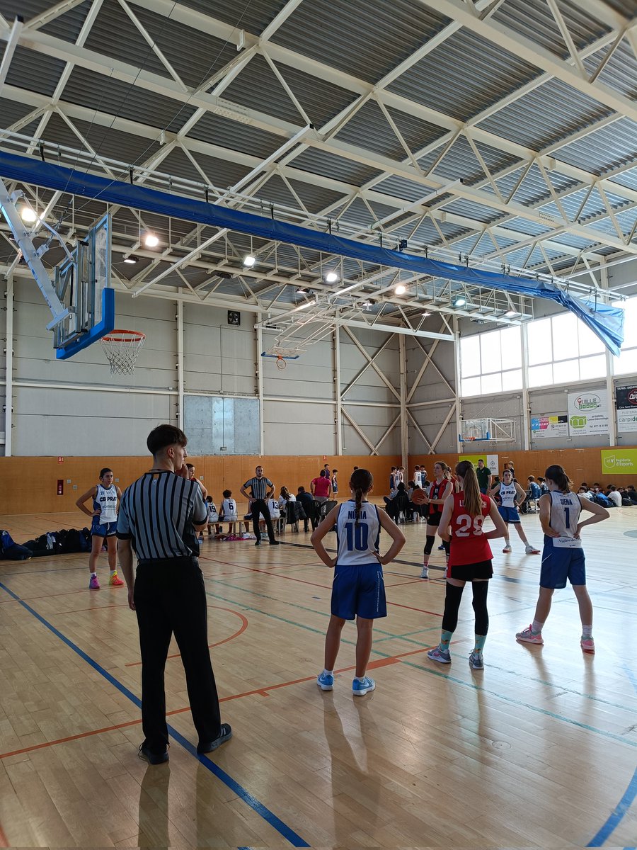 alexbarrera_PP's tweet photo. 🏀 Un any més, New Torneo Coma-ruga Costa Daurada.
⛹️♀️ Centenars de jugadors, procedents de totes les parts de Catalunya i més enllà, gaudint de l'esport en un entorn privilegiat.
@elvendrell_cat
@vendrellesports
#elvendrell #torneig #newtccd #SetmanaSanta https://t.co/am3v8KeF5f