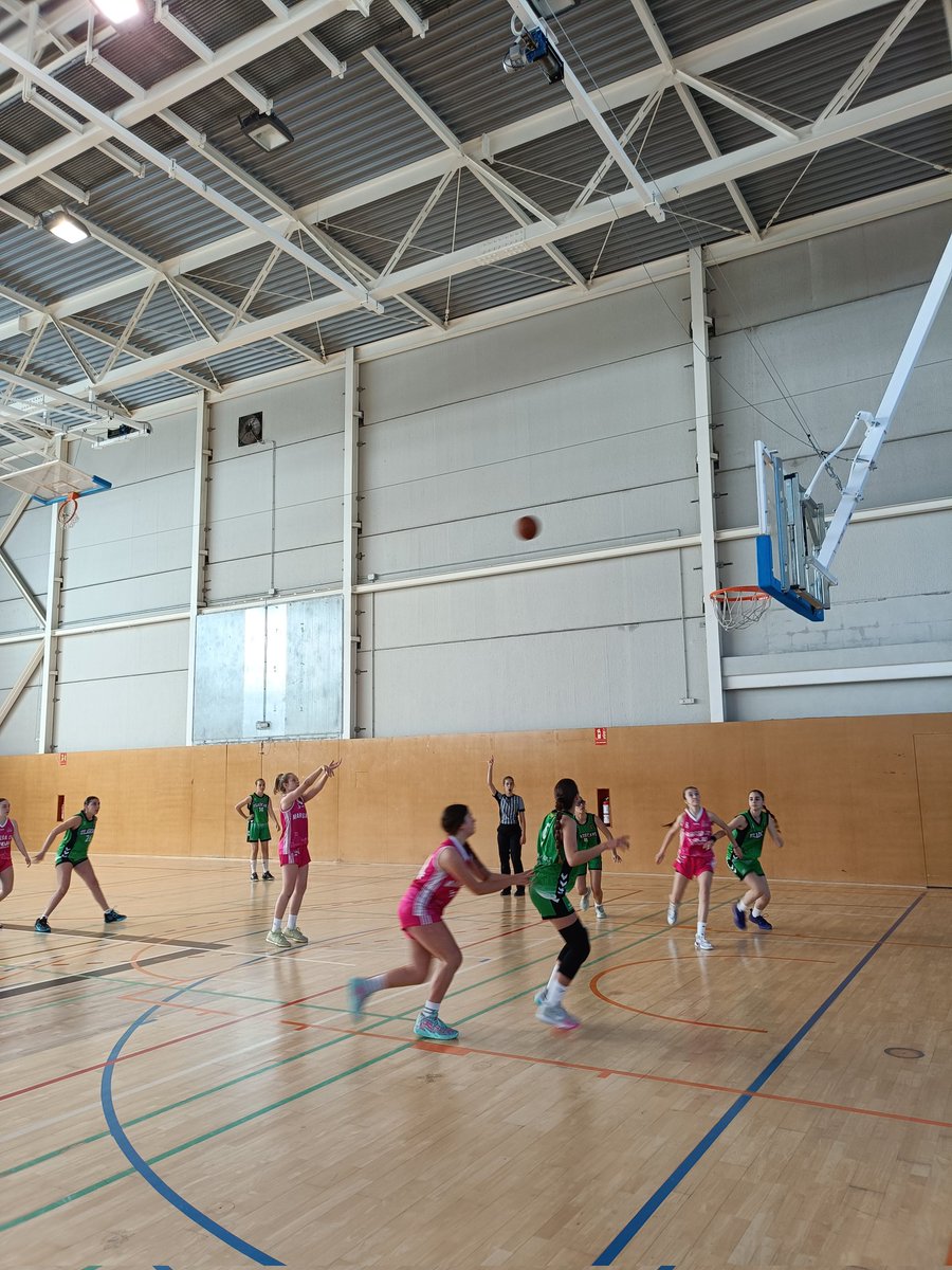 alexbarrera_PP's tweet photo. 🏀 Un any més, New Torneo Coma-ruga Costa Daurada.
⛹️♀️ Centenars de jugadors, procedents de totes les parts de Catalunya i més enllà, gaudint de l'esport en un entorn privilegiat.
@elvendrell_cat
@vendrellesports
#elvendrell #torneig #newtccd #SetmanaSanta https://t.co/am3v8KeF5f