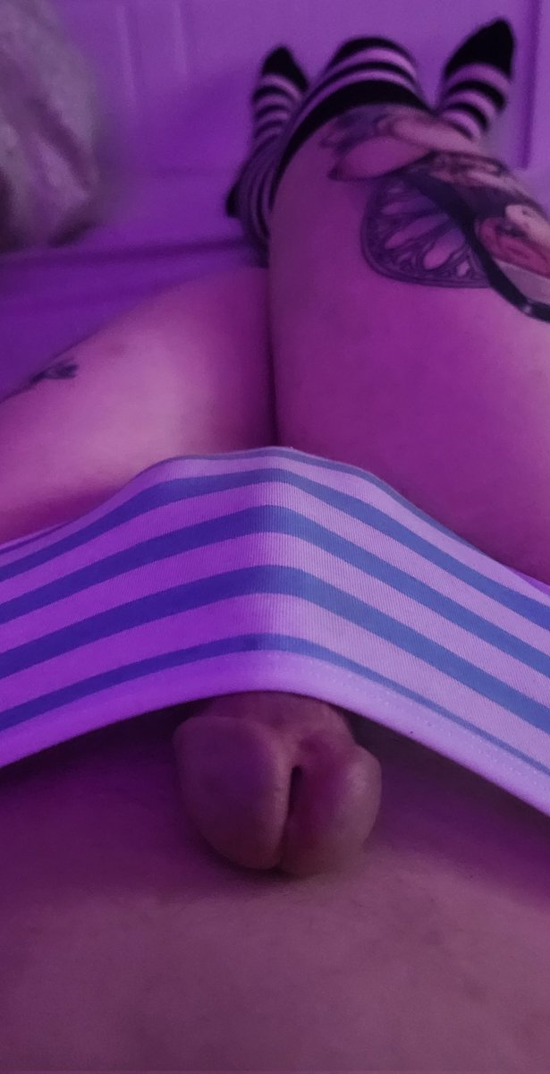 EcchiAshley666's tweet photo. 💜💙 https://t.co/NOQeyZJFMl