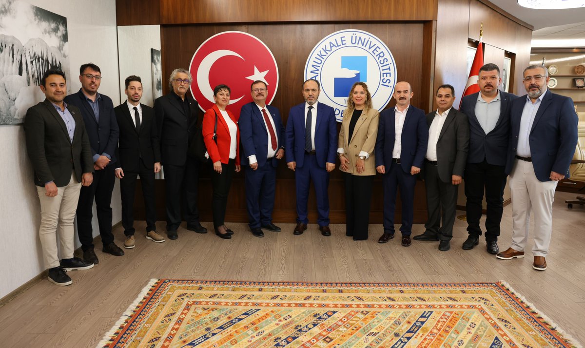 HurEgitimSenPAU's tweet photo. Hürriyetçi Eğitim-Sen ve Hürriyet Sağlık-Sen Denizli il yöneticileri olarak Pamukkale Üniversitesi rektörlüğüne atanan Sayın Prof.Dr.Mahmud Güngör'e hayırlı olsun ziyaretinde bulunduk.
@HurEgitimSen
@leventkuruoglu
@emrahgultekin25
@FeritYi79053484
@onder_kompas
@ismailalpay20 https://t.co/o5KtpYyhtQ