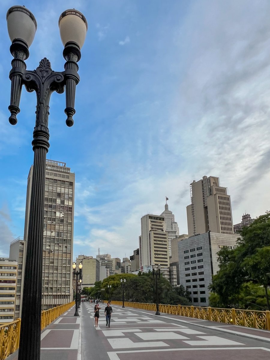 SaoPauloAntiga's tweet photo. O belo entardecer paulistano em quatro fotografias do Viaduto Santa Ifigênia https://t.co/pLxUBmmnU6