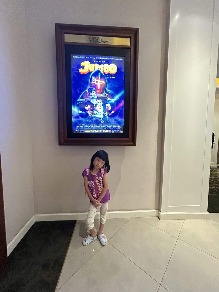 tazniem's tweet photo. Terima kasih @VisinemaID @Adriandhy #jumbofilm #jumbo #jumbountuksemua https://t.co/tHGW2DA2a8