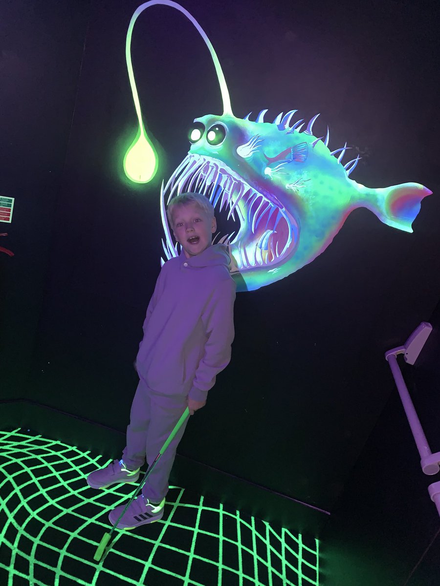 kellewis's tweet photo. Crazy Golf on Good Friday @OneUnderGolf @FPS_3_PCrystals @FairfieldPrimSc https://t.co/qChXbCA6m2