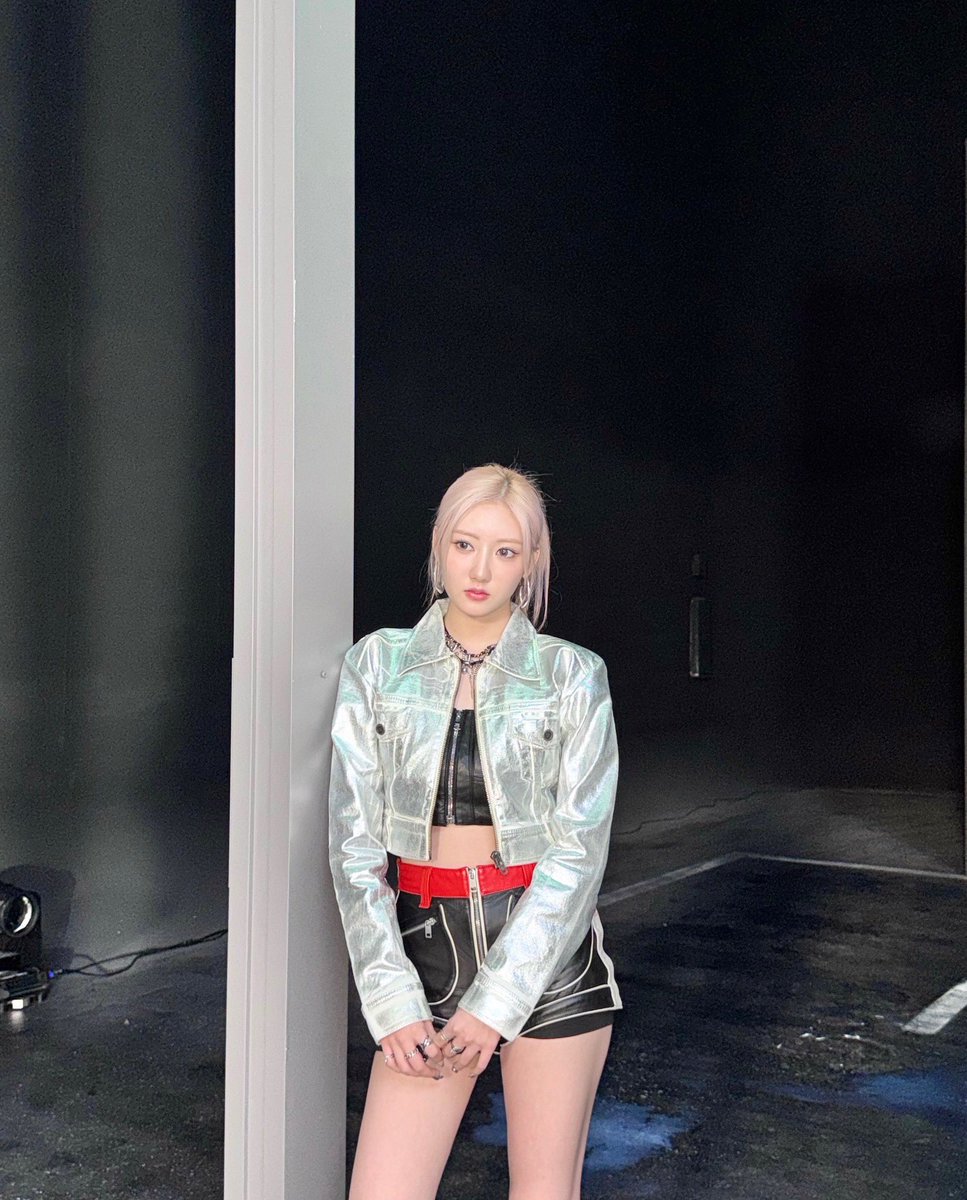 blake 하람· tweet media