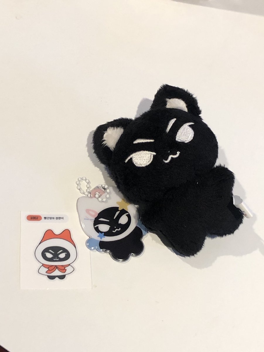 집에 왔더니 선물이 와있네😻
나도 이제 깜한이 있다,,😚
<a href="/kkamhani/">깜한이 (배송중•••)</a>  🖤