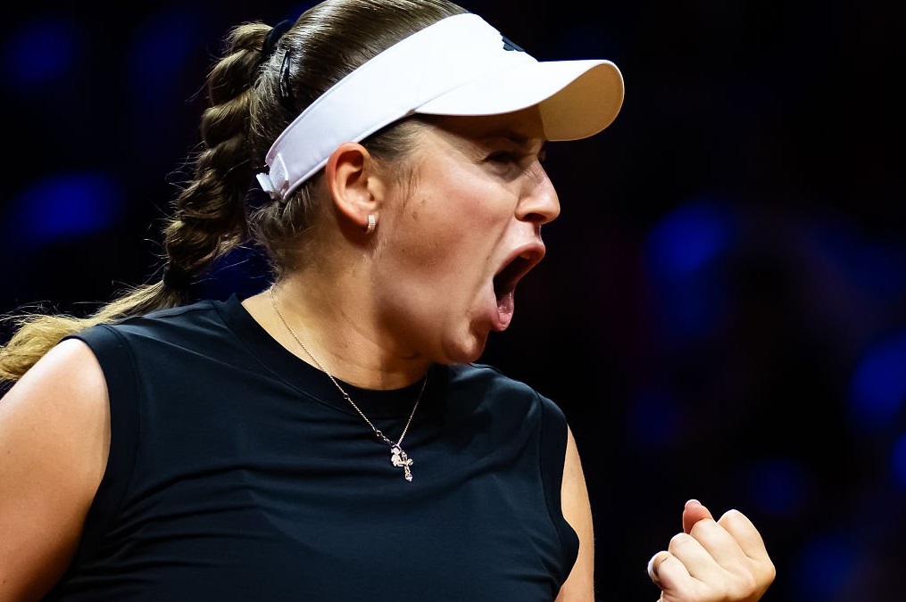 OSTAPENKO 6-0 SWIATEK

Jelena Ostapenko stays undefeated against Iga Swiatek, wins their first meeting on clay, beating the two-time champ 6-3, 3-6, 6-2 to reach the semifinals in Stuttgart.

One of the most amazing head-to-heads in tennis history tbh.

Simply... INCREDIBLE.