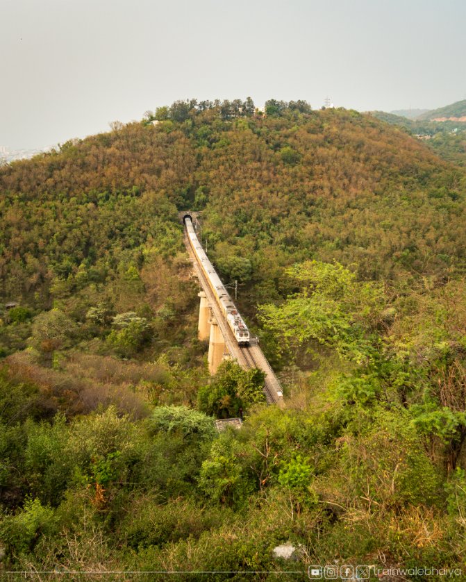 trainwalebhaiya's tweet image. Beauty of Indian Railways ft Jammu-Katra Rail Route😍 #IndianRailways @RailwayNorthern @RailMinIndia