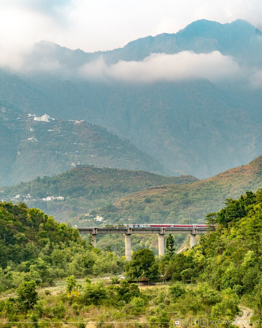 trainwalebhaiya's tweet image. Beauty of Indian Railways ft Jammu-Katra Rail Route😍 #IndianRailways @RailwayNorthern @RailMinIndia