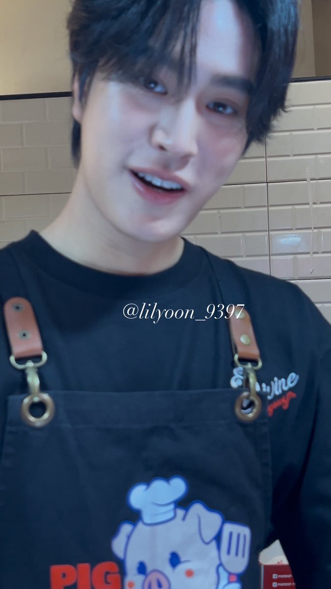lilyoon_9397's tweet photo. โดนจับได้ซะละว่าหลอกให้อ้วนเรียกแม่จ๋า🤣

#PigmeupTH
#คอหมูย่างพรีเมี่ยม 
#คอหมูย่างPigMeUp
#Gemini_NT #เจมีไนน์ @gemini_ti https://t.co/RaRMpLV6JA