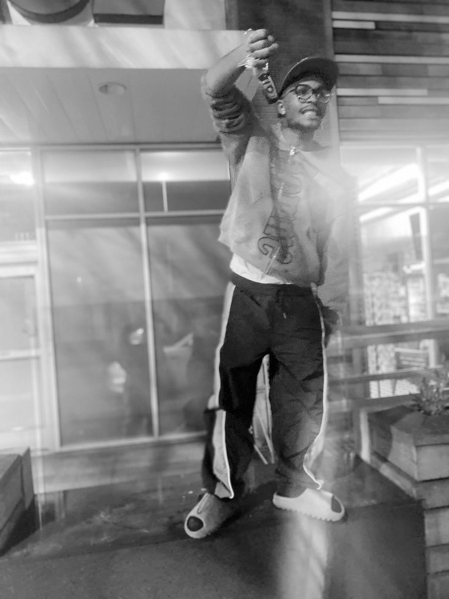 PrimetimePres's tweet image. Pressure made the glass crack, I’m still solid 🧛🏿‍♂️