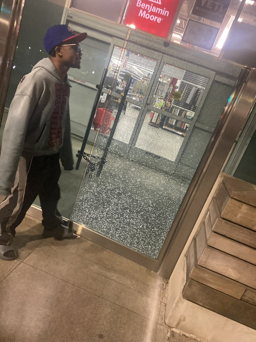 PrimetimePres's tweet image. Pressure made the glass crack, I’m still solid 🧛🏿‍♂️