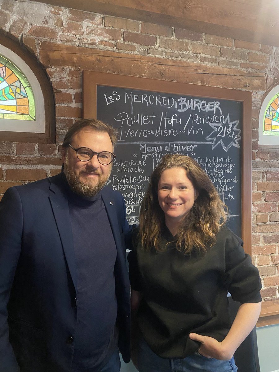 mariosimardbq's tweet photo. Une électrice de Montréal rencontre aujourd’hui dans un restaurant de Jonquière… elle croyait voter libéral après notre discussion elle est peut-être indécise 🤷‍♂️.
Au Saguenay l’indépendance du Québec c’est contagieux 😋. https://t.co/681vHyutXt