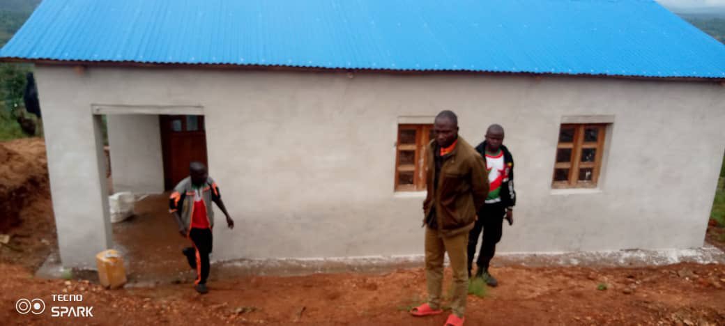 MNindagira's tweet photo. #Gitega, ubuserukizi bwa #cnddfdd muri #Shombo buri kumwe n’aba #Szones #Nyabikere na #Gatonde bwakoreye ikivi rusangi muri #GatondeZone kugira ngo bwibonera aho ibikorwa vyo kubakira inzu uwarugwanye muri iyo zone aho bigeze.
@GitegaVuturaa
@DorianeMunezero https://t.co/lC9qkymb8E