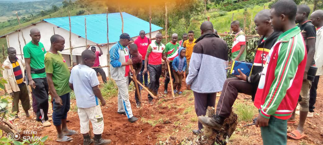 MNindagira's tweet photo. #Gitega, ubuserukizi bwa #cnddfdd muri #Shombo buri kumwe n’aba #Szones #Nyabikere na #Gatonde bwakoreye ikivi rusangi muri #GatondeZone kugira ngo bwibonera aho ibikorwa vyo kubakira inzu uwarugwanye muri iyo zone aho bigeze.
@GitegaVuturaa
@DorianeMunezero https://t.co/lC9qkymb8E