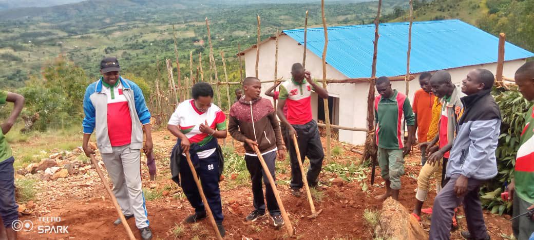 MNindagira's tweet photo. #Gitega, ubuserukizi bwa #cnddfdd muri #Shombo buri kumwe n’aba #Szones #Nyabikere na #Gatonde bwakoreye ikivi rusangi muri #GatondeZone kugira ngo bwibonera aho ibikorwa vyo kubakira inzu uwarugwanye muri iyo zone aho bigeze.
@GitegaVuturaa
@DorianeMunezero https://t.co/lC9qkymb8E