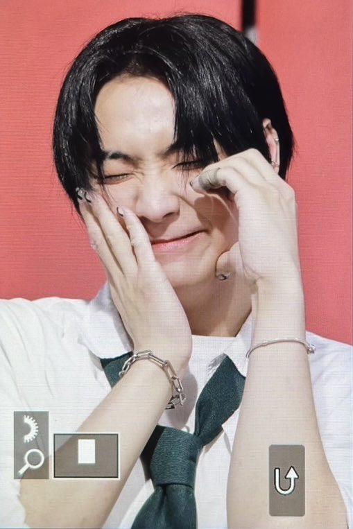 250419

Photo by @blanc_ntx225님

#NTX #엔티엑스 #RAWHYUN #로현<a href="/NTX_OFFICIAL_/">NTX</a>