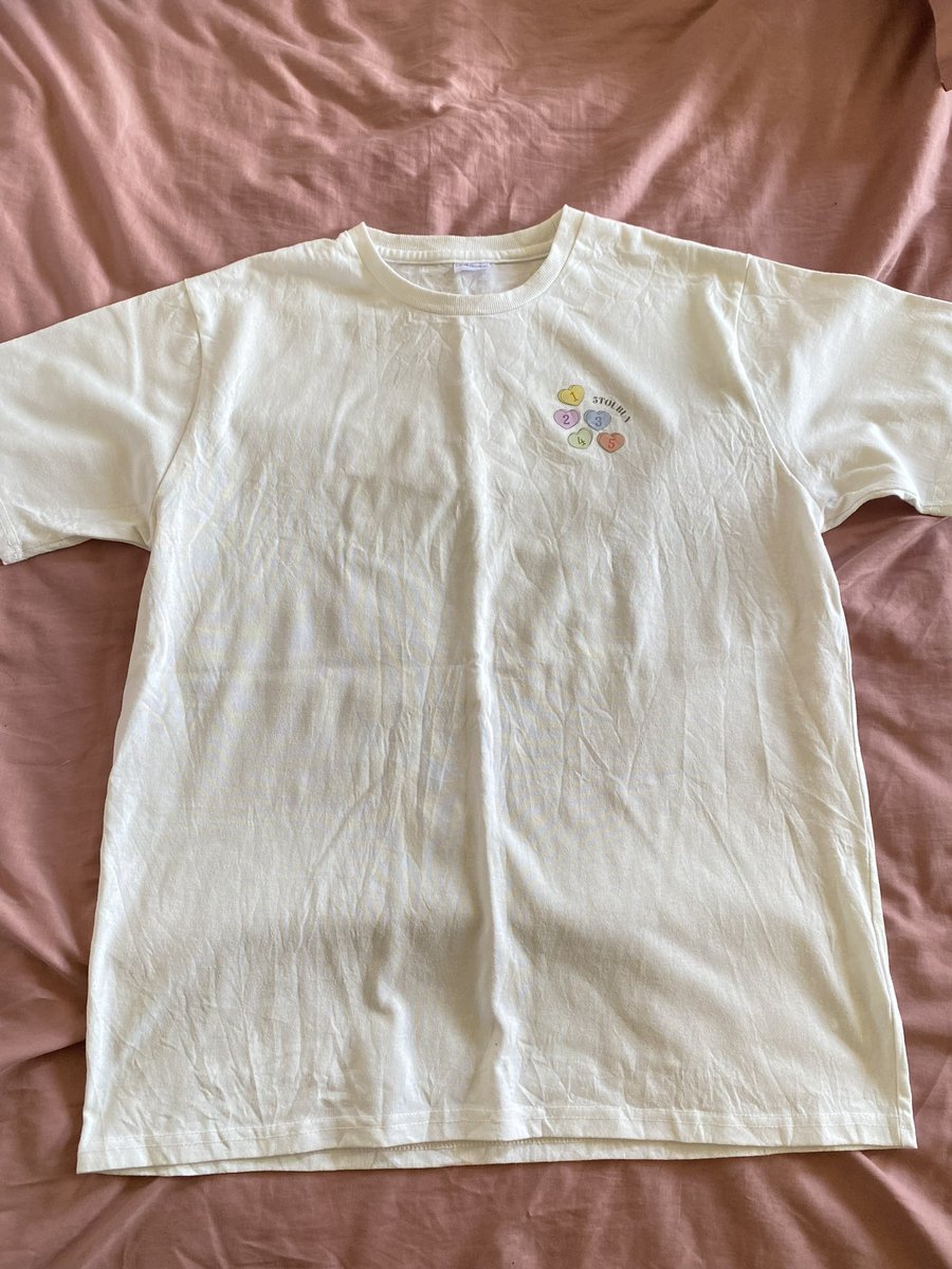 kheindMK's tweet photo. 【新品タグ付き】五等分の花嫁 Tシャツ しまむら コラボ LL 白 黒 2点セット M-L 350บาท https://t.co/BvZXANnt09